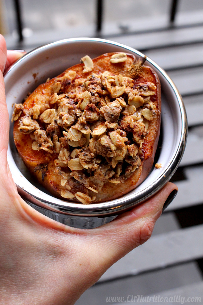 Single-Serve Baked Pears with Oatmeal Crumble Topping | C it Nutritionally