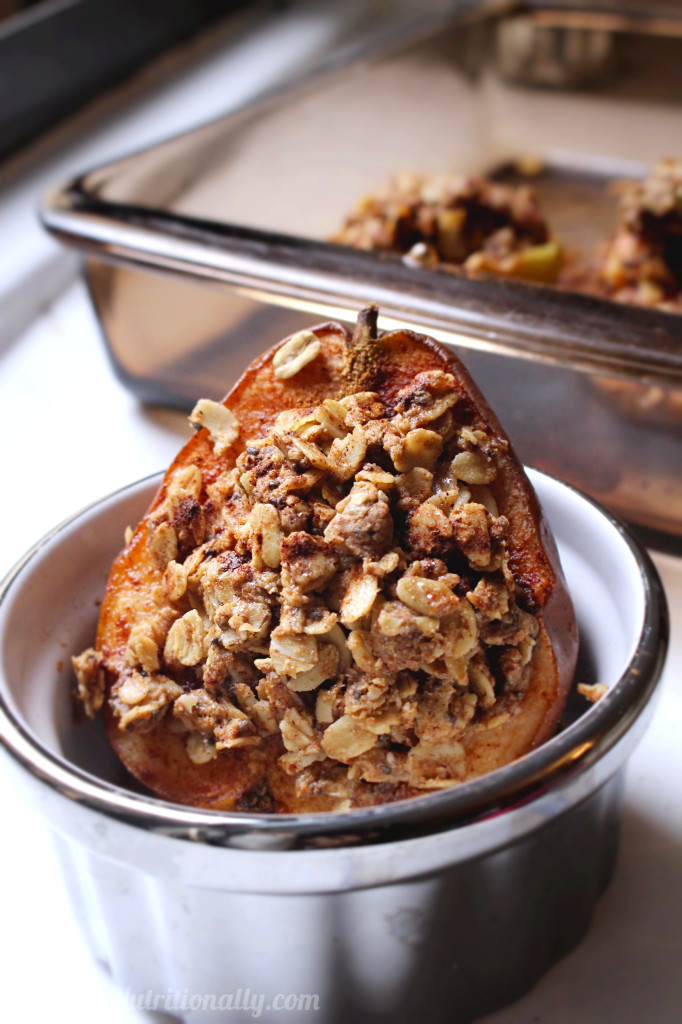 Single Serve Baked Pears with Oatmeal Crumble Topping | C it Nutritionally