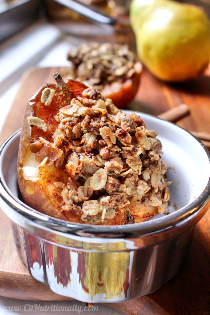 Single Serve Baked Pears with Oatmeal Crumble Topping | C it Nutritionally