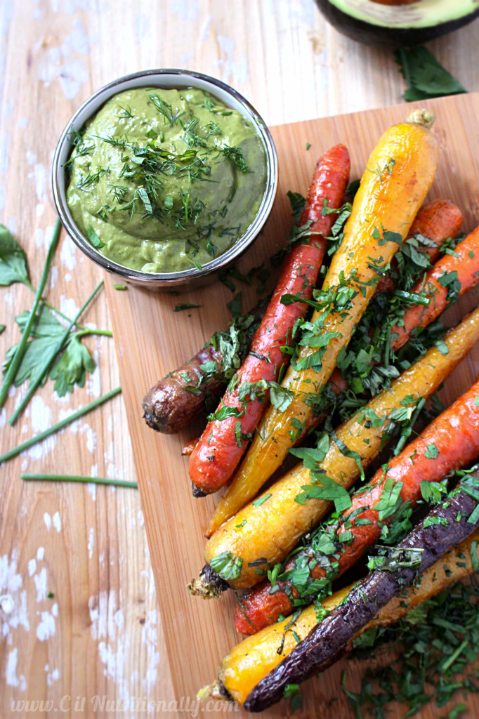 Herb Roasted Carrots with Avocado Dill Dipping Sauce | C it Nutritionally #vegan #glutenfree #MeatlessMonday