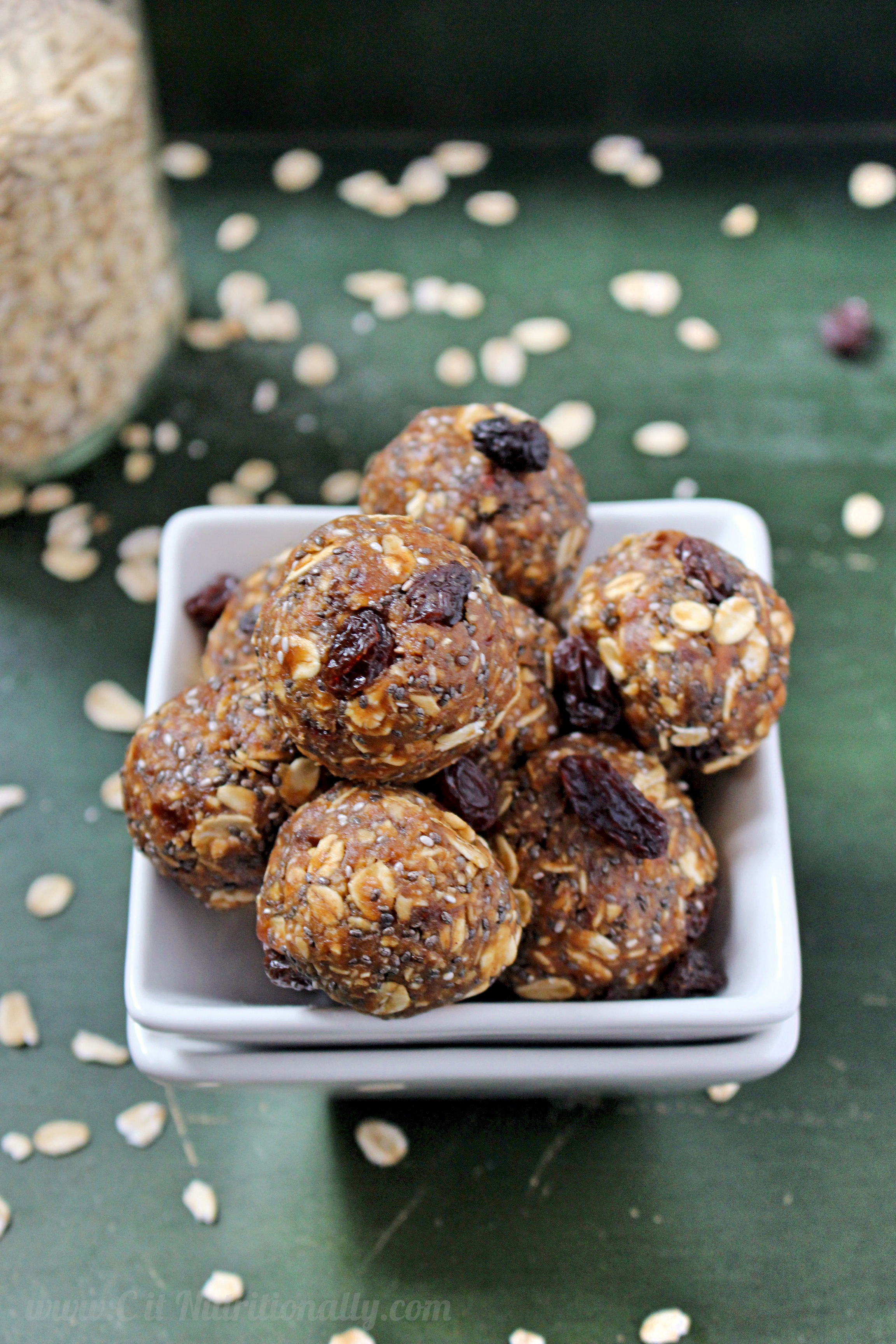 Oatmeal Raisin Cookie Energy Bites {with no added sugar!} | C it Nutritionally