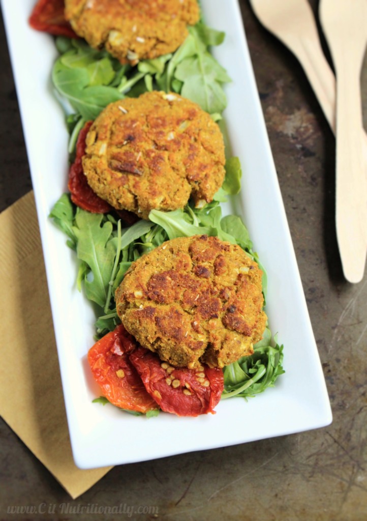 My 8 ingredient Old Bay Spiced Salmon Cakes are part of a simple, approachable, 30 minute weeknight meal that’s budget friendly and loaded with nutritious punch too! | C it Nutritionally