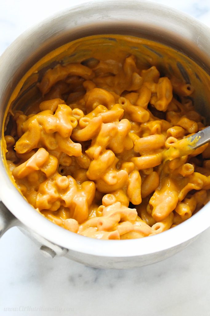 Nut Free Vegan Pumpkin Mac n’ Cheese | Chelsey Amer Nutrition Creamy comfort food that will satisfy you for hours without weighing you down? YES PLEASE! You must-try this Nut Free Vegan Pumpkin Mac n’ Cheese! Vegan, Gluten Free, Grain Free, Nut Free, Dairy Free, Egg Free