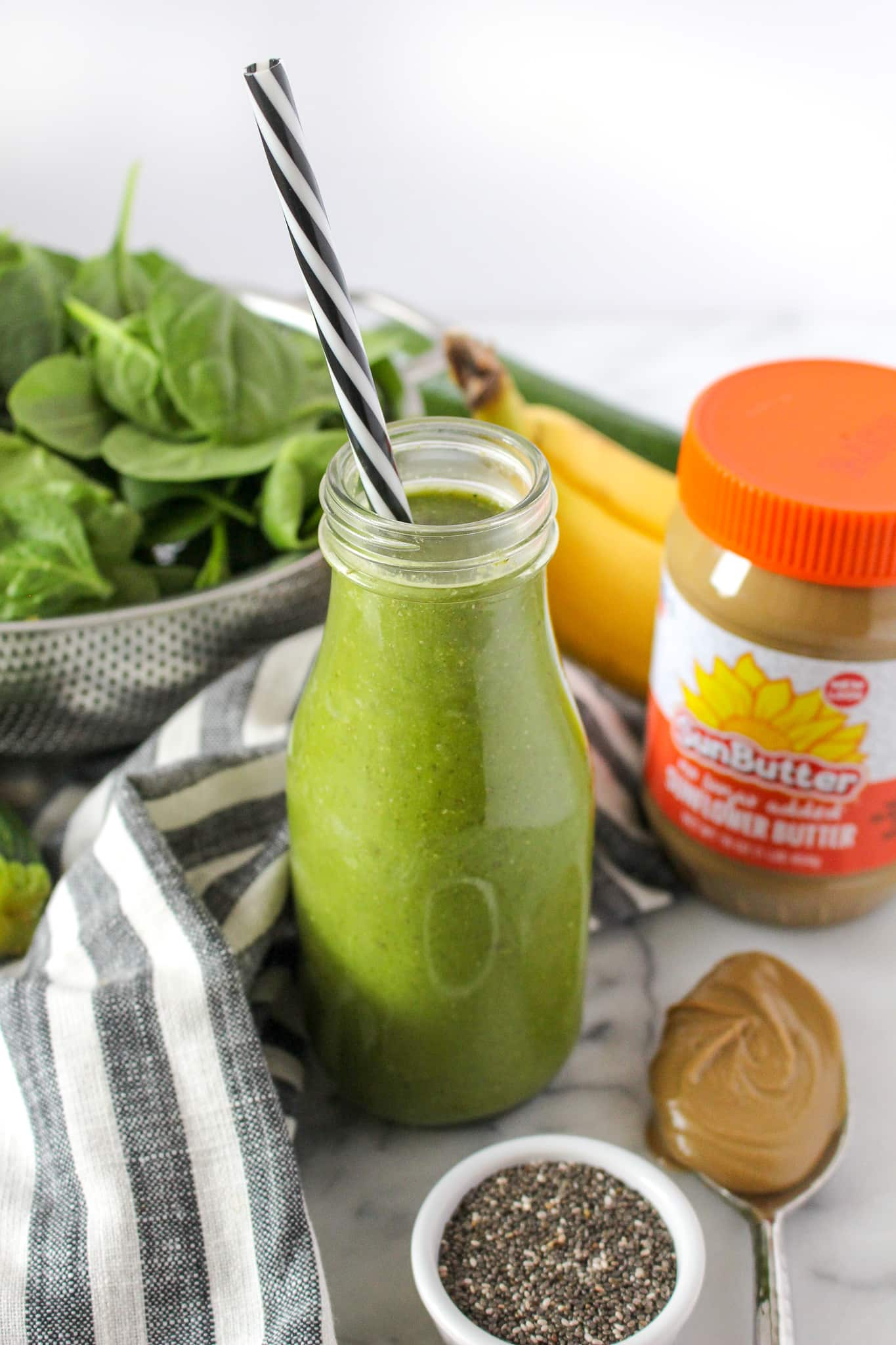 https://chelseyamernutrition.com/wp-content/uploads/2020/01/Nut-Free-Green-Smoothie-1.jpg